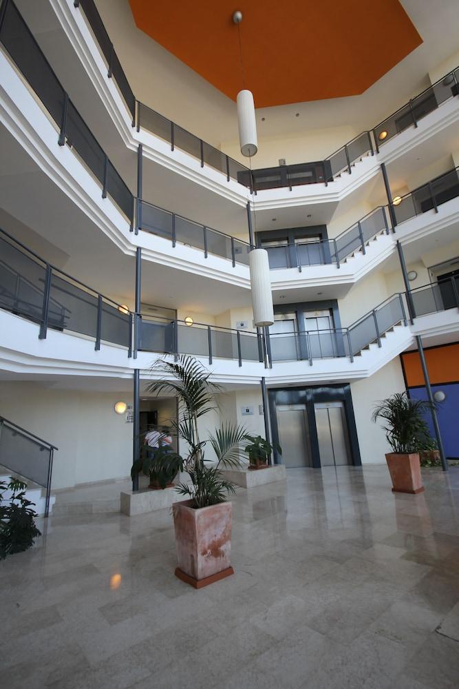 Apartamentos Vértice Sevilla Aljarafe Bormujos Bagian luar foto
