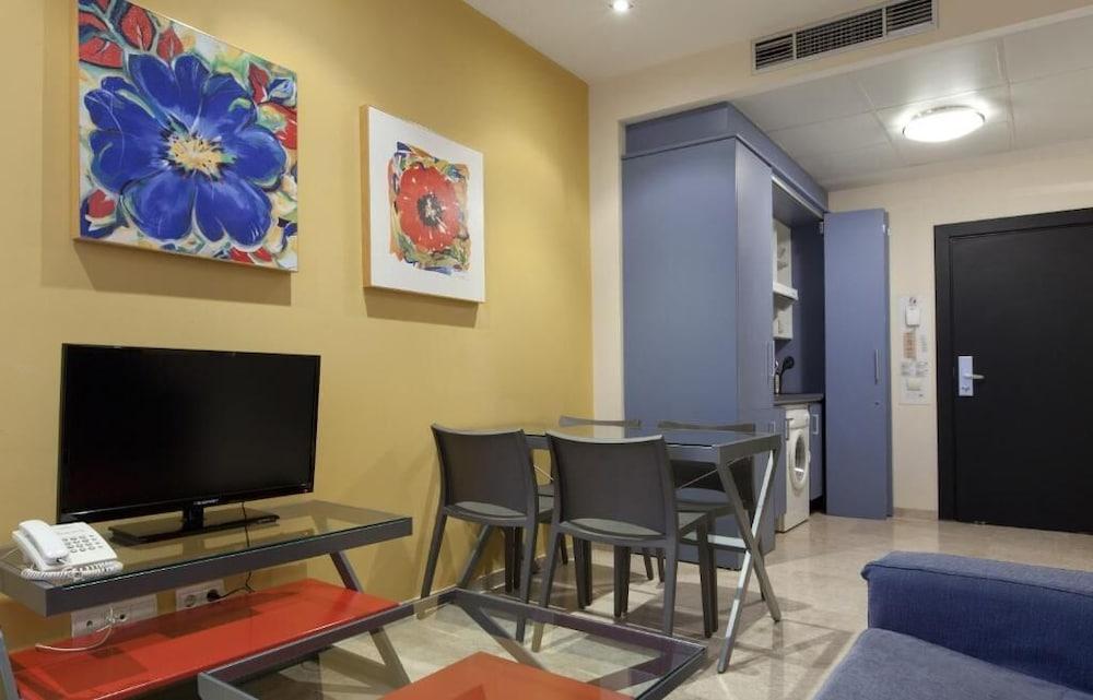 Apartamentos Vértice Sevilla Aljarafe Bormujos Bagian luar foto