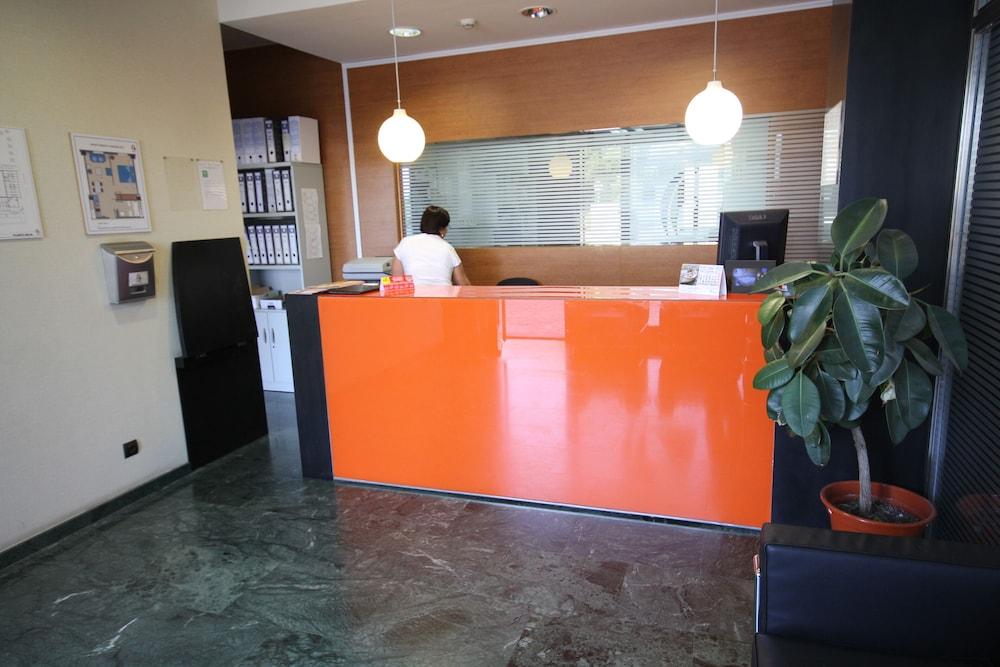 Apartamentos Vértice Sevilla Aljarafe Bormujos Bagian luar foto