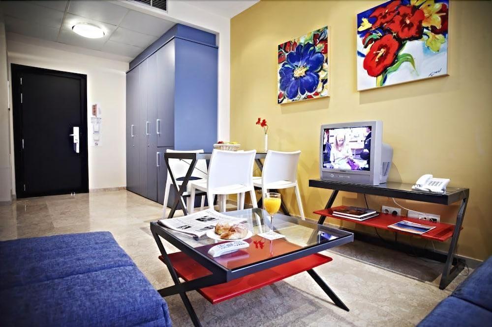 Apartamentos Vértice Sevilla Aljarafe Bormujos Bagian luar foto